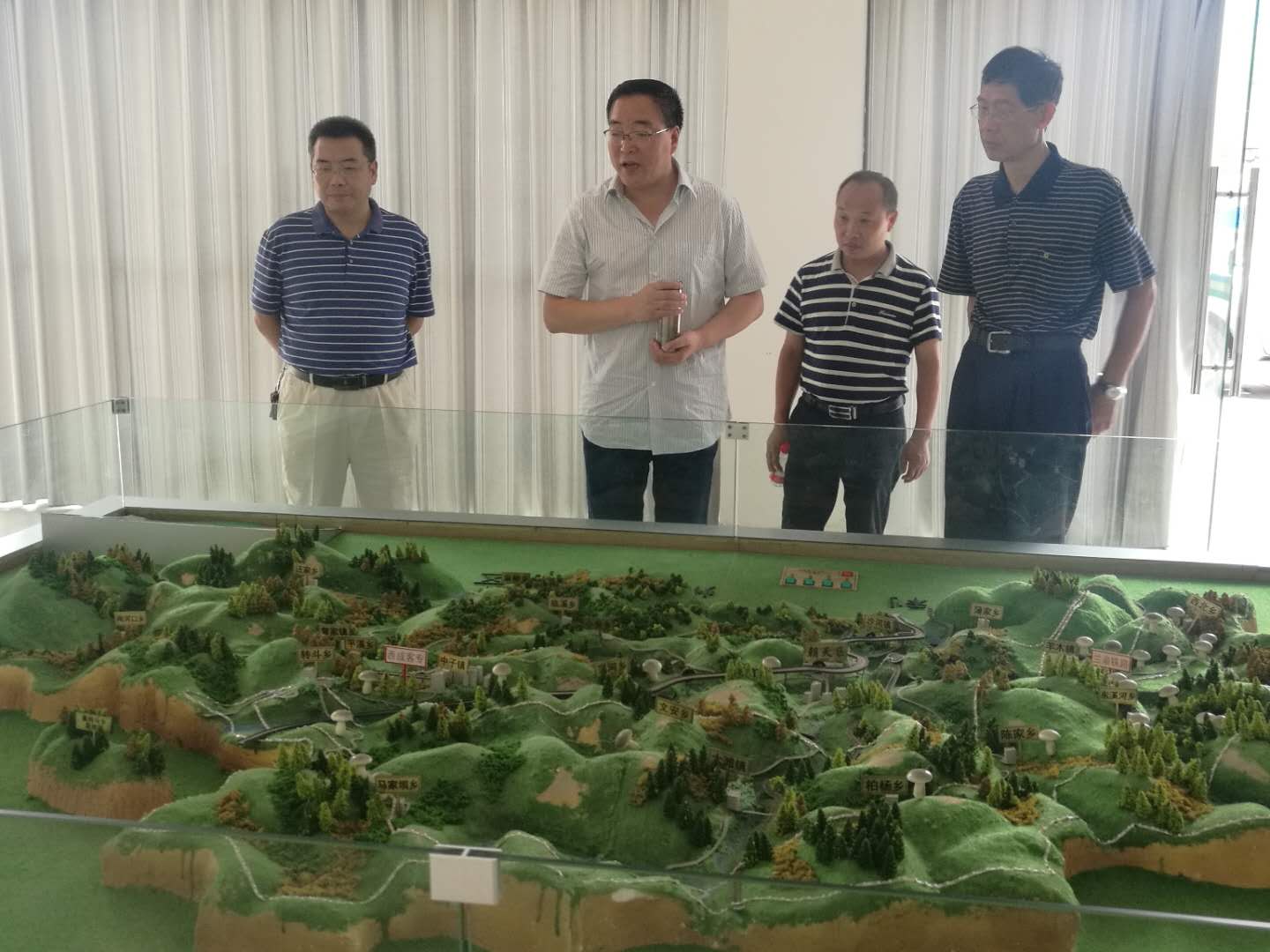 Image title Image title